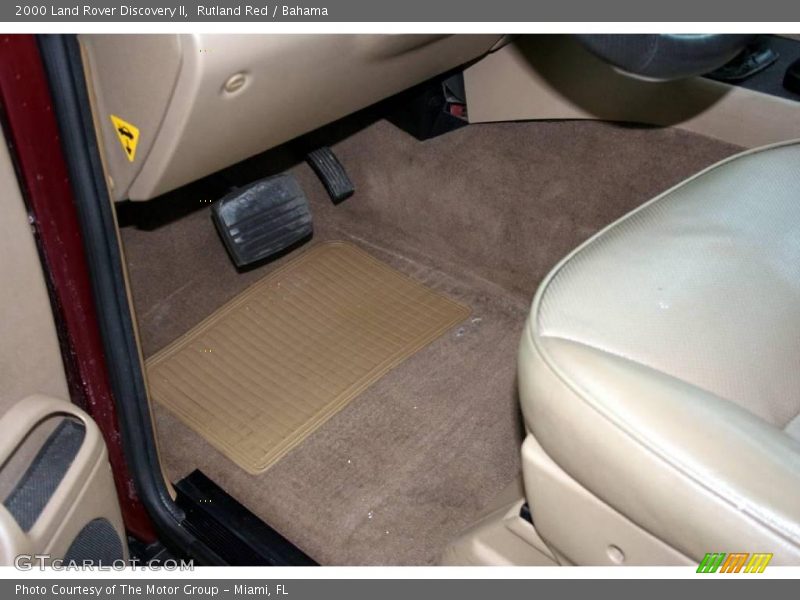 Rutland Red / Bahama 2000 Land Rover Discovery II