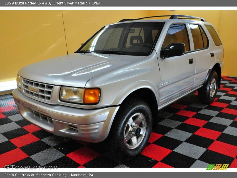 Bright Silver Metallic / Gray 1999 Isuzu Rodeo LS 4WD