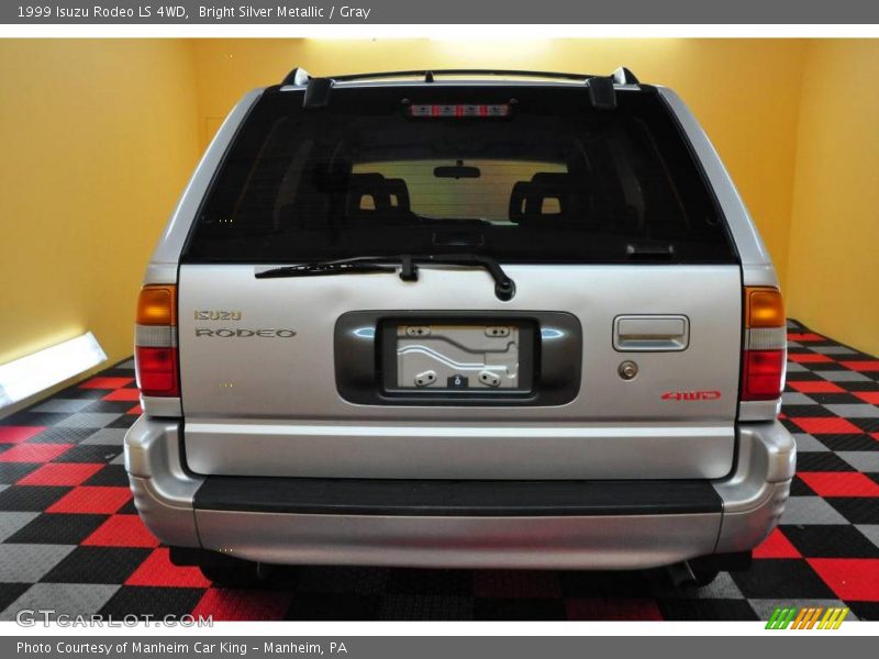 Bright Silver Metallic / Gray 1999 Isuzu Rodeo LS 4WD