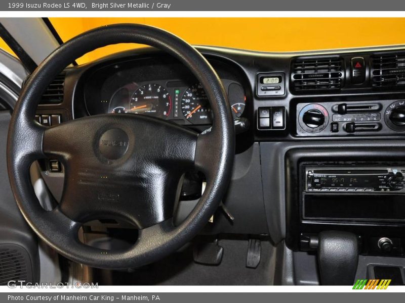 Bright Silver Metallic / Gray 1999 Isuzu Rodeo LS 4WD