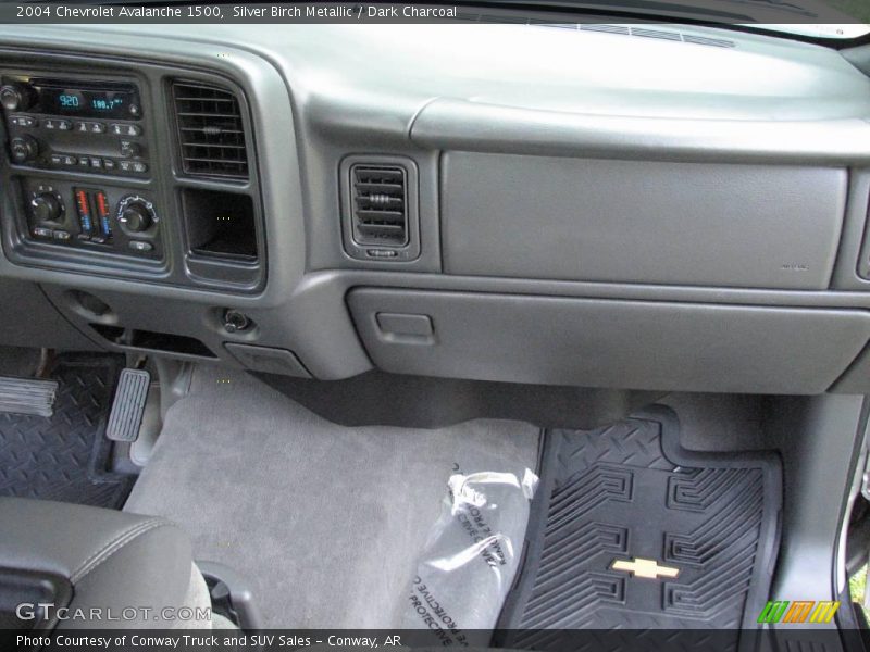Silver Birch Metallic / Dark Charcoal 2004 Chevrolet Avalanche 1500