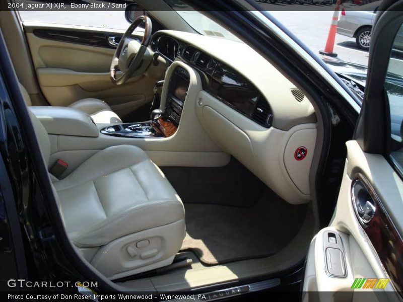 Ebony Black / Sand 2004 Jaguar XJ XJR
