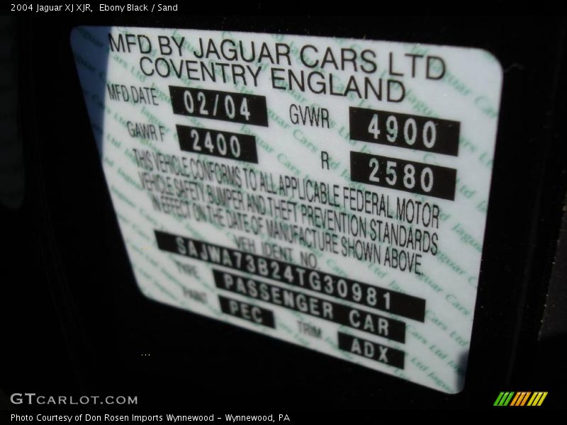 Ebony Black / Sand 2004 Jaguar XJ XJR