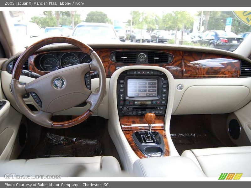Ebony / Ivory 2005 Jaguar XJ Vanden Plas