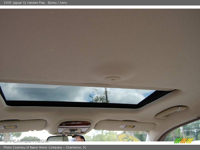 Ebony / Ivory 2005 Jaguar XJ Vanden Plas