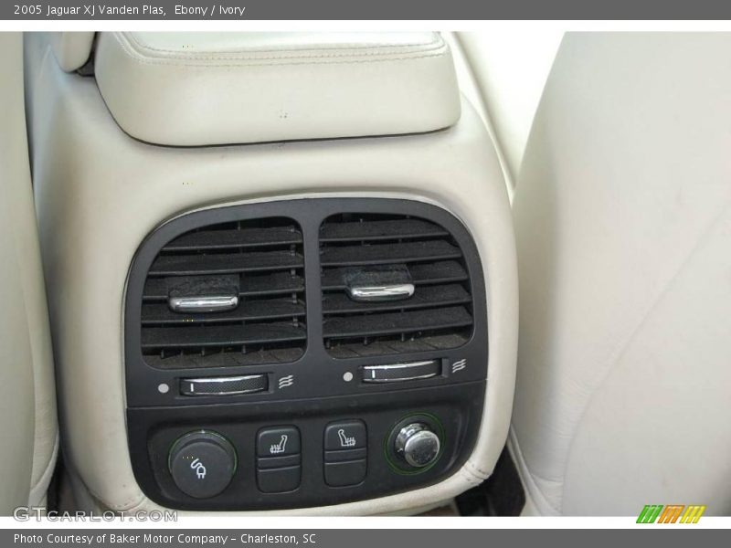 Ebony / Ivory 2005 Jaguar XJ Vanden Plas