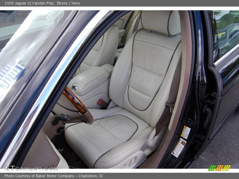Ebony / Ivory 2005 Jaguar XJ Vanden Plas