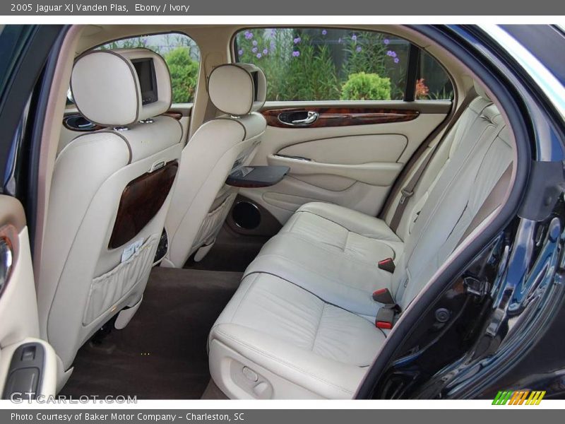 Ebony / Ivory 2005 Jaguar XJ Vanden Plas