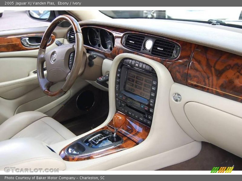 Ebony / Ivory 2005 Jaguar XJ Vanden Plas