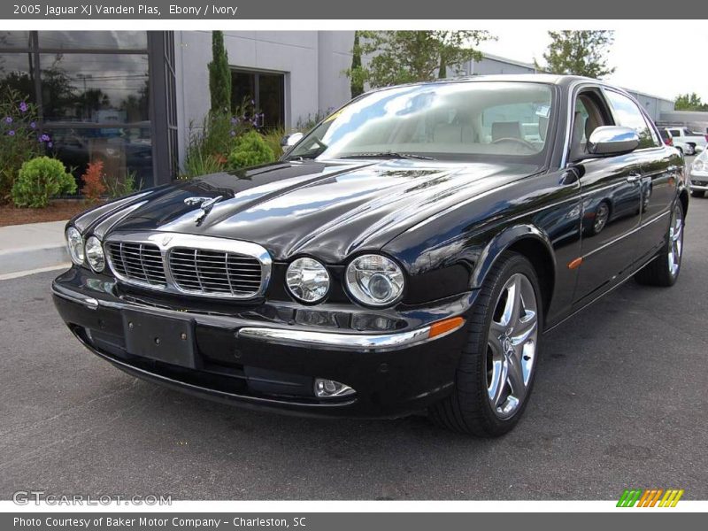Ebony / Ivory 2005 Jaguar XJ Vanden Plas