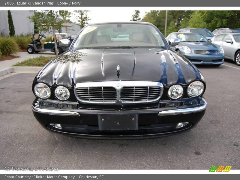 Ebony / Ivory 2005 Jaguar XJ Vanden Plas