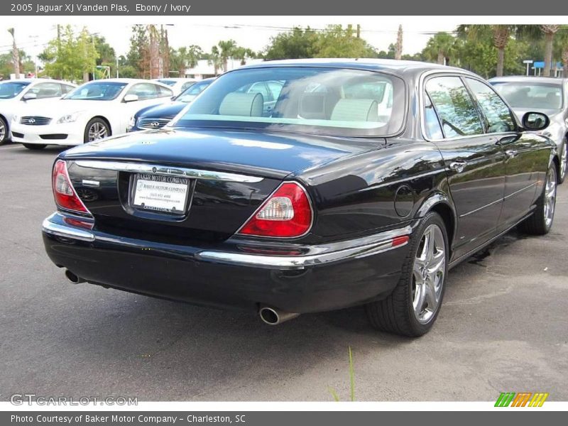 Ebony / Ivory 2005 Jaguar XJ Vanden Plas