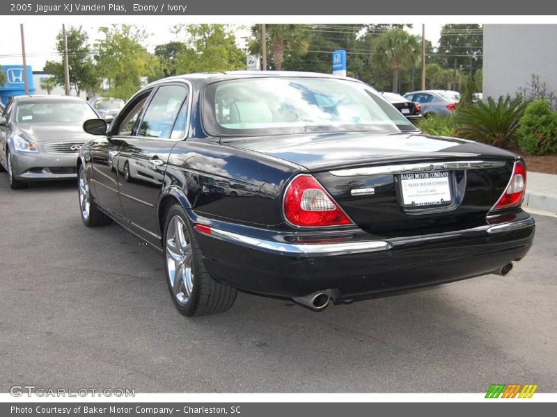 Ebony / Ivory 2005 Jaguar XJ Vanden Plas