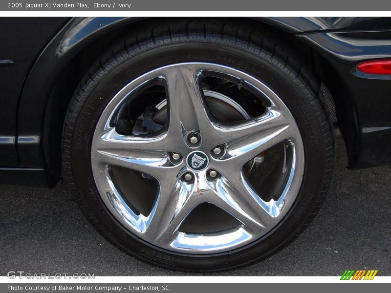 Ebony / Ivory 2005 Jaguar XJ Vanden Plas