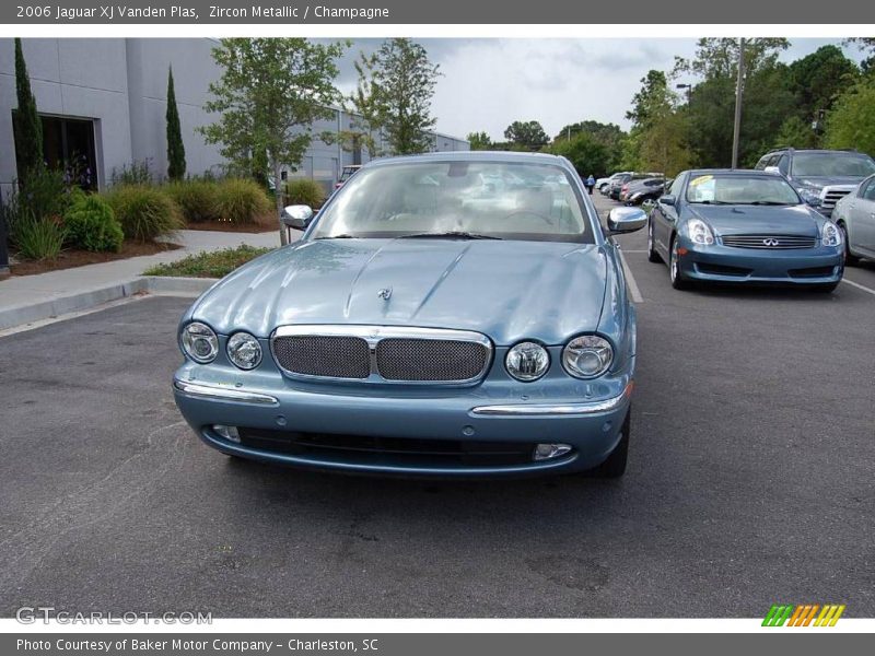 Zircon Metallic / Champagne 2006 Jaguar XJ Vanden Plas