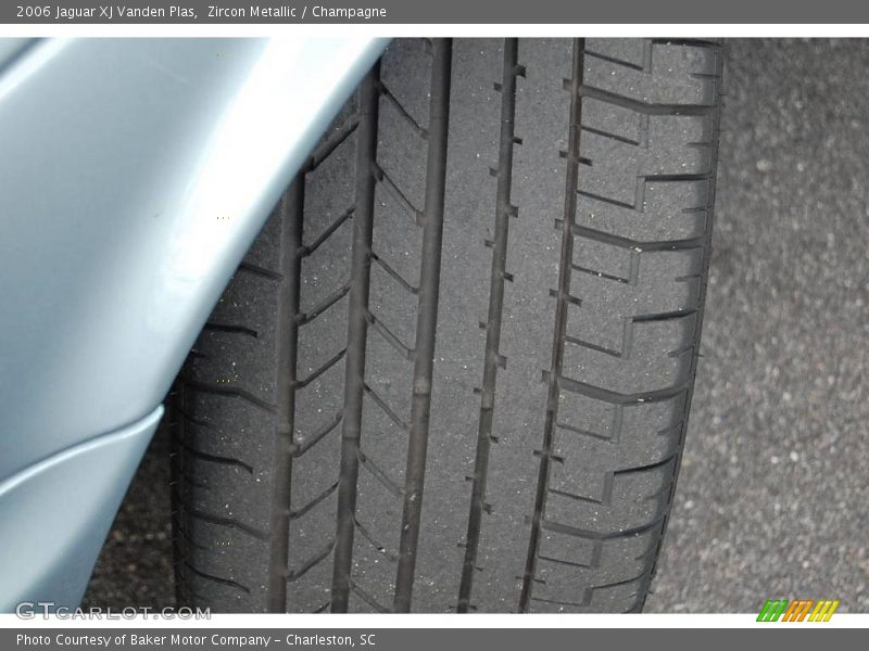 Zircon Metallic / Champagne 2006 Jaguar XJ Vanden Plas