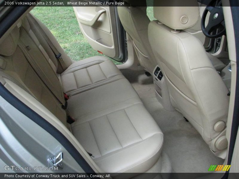 Wheat Beige Metallic / Pure Beige 2006 Volkswagen Jetta 2.5 Sedan