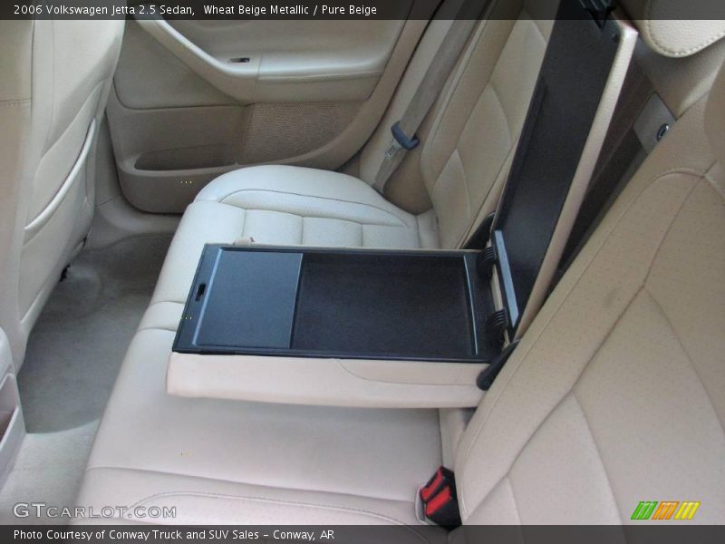 Wheat Beige Metallic / Pure Beige 2006 Volkswagen Jetta 2.5 Sedan
