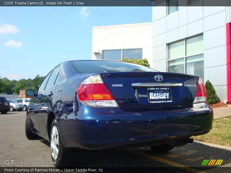 Indigo Ink Pearl / Gray 2005 Toyota Camry LE