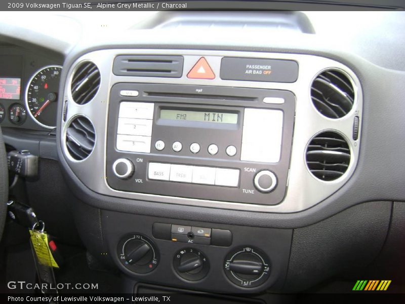 Alpine Grey Metallic / Charcoal 2009 Volkswagen Tiguan SE