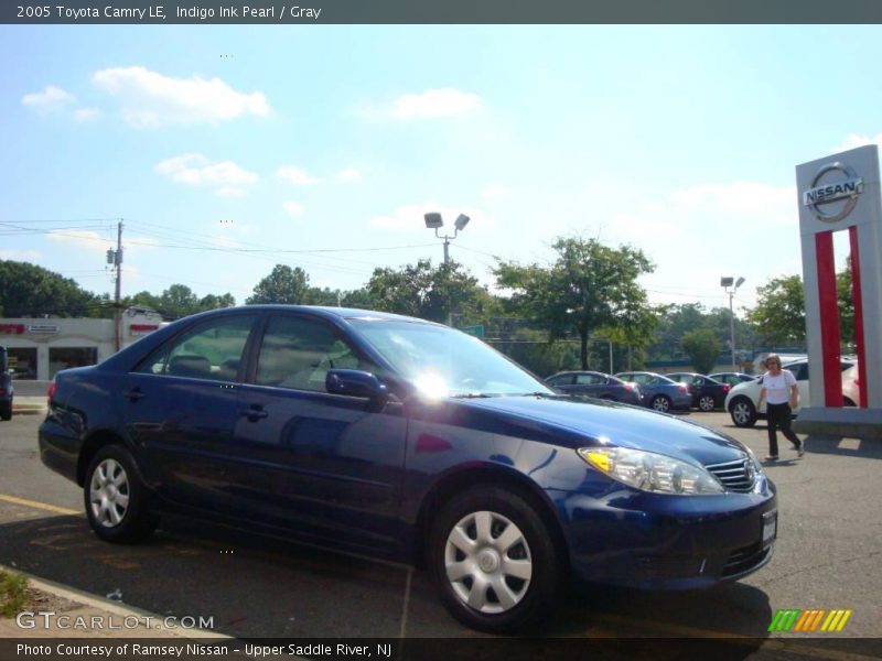 Indigo Ink Pearl / Gray 2005 Toyota Camry LE