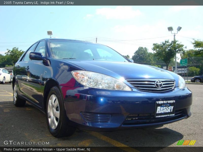 Indigo Ink Pearl / Gray 2005 Toyota Camry LE