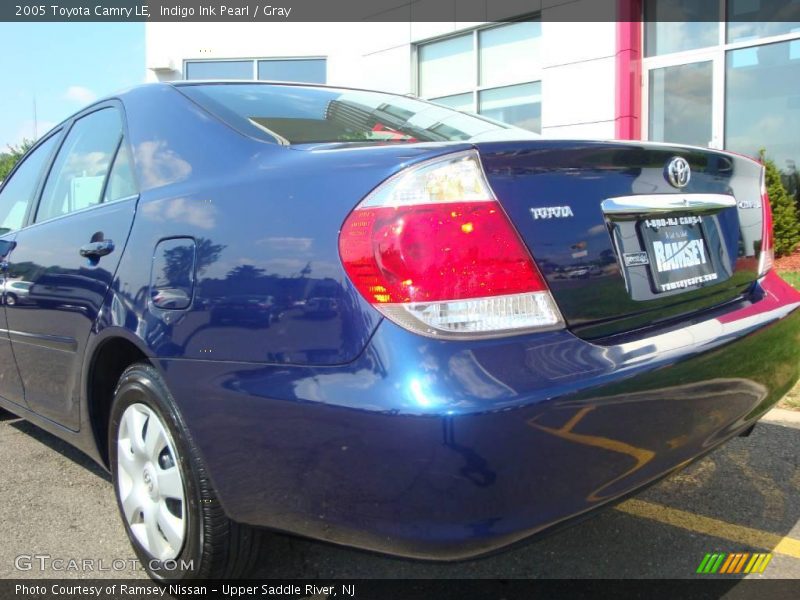 Indigo Ink Pearl / Gray 2005 Toyota Camry LE