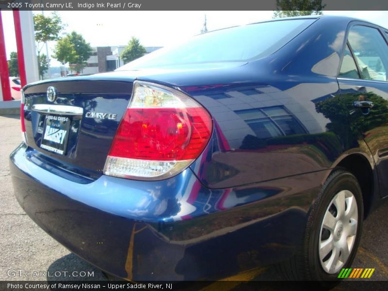 Indigo Ink Pearl / Gray 2005 Toyota Camry LE