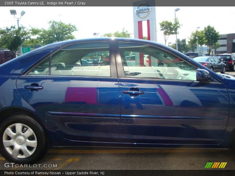 Indigo Ink Pearl / Gray 2005 Toyota Camry LE