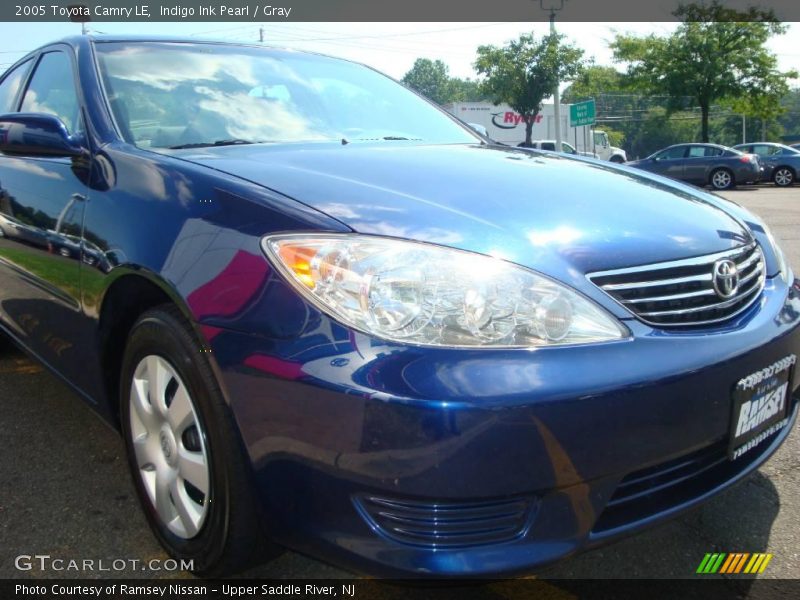 Indigo Ink Pearl / Gray 2005 Toyota Camry LE