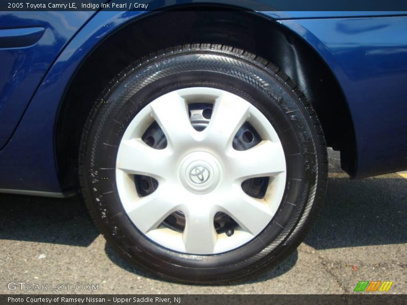 Indigo Ink Pearl / Gray 2005 Toyota Camry LE