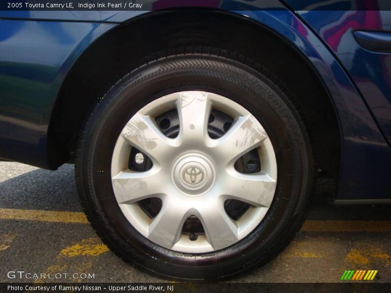 Indigo Ink Pearl / Gray 2005 Toyota Camry LE