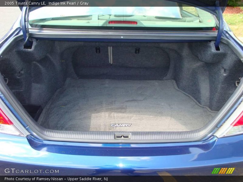 Indigo Ink Pearl / Gray 2005 Toyota Camry LE
