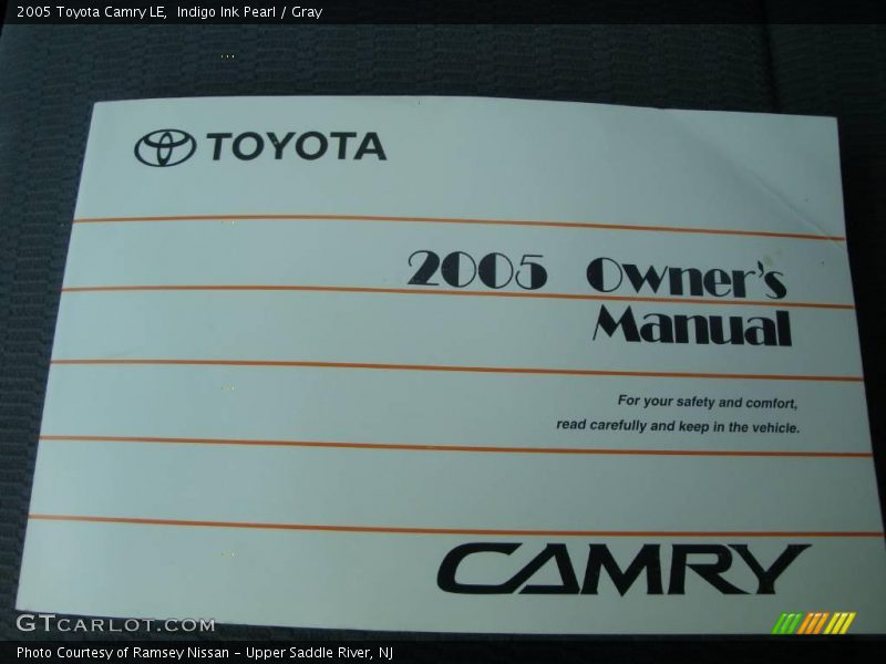 Indigo Ink Pearl / Gray 2005 Toyota Camry LE