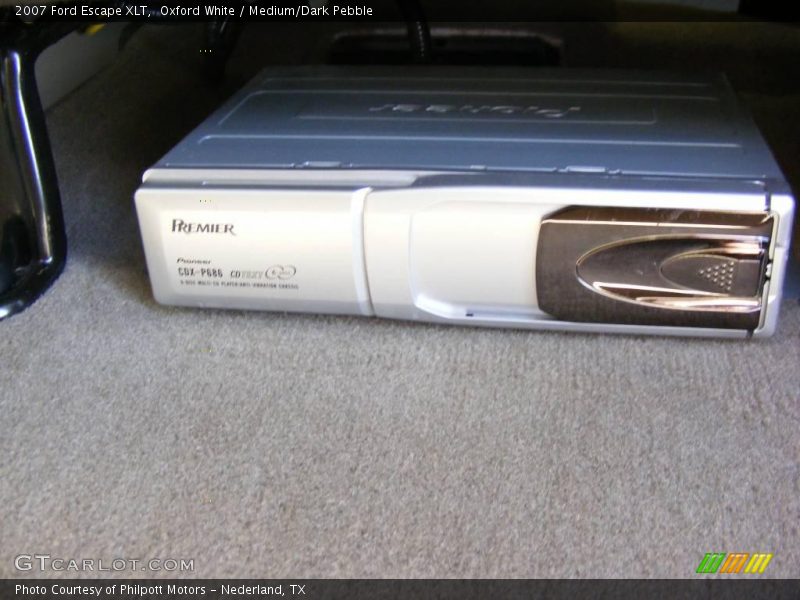 Oxford White / Medium/Dark Pebble 2007 Ford Escape XLT