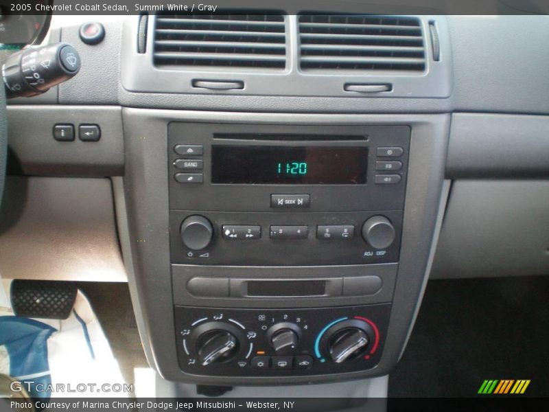 Summit White / Gray 2005 Chevrolet Cobalt Sedan