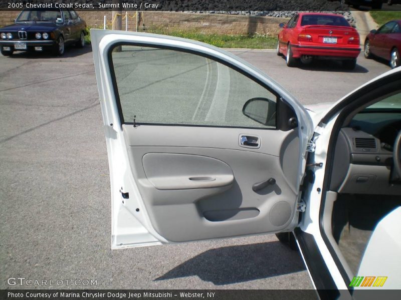 Summit White / Gray 2005 Chevrolet Cobalt Sedan
