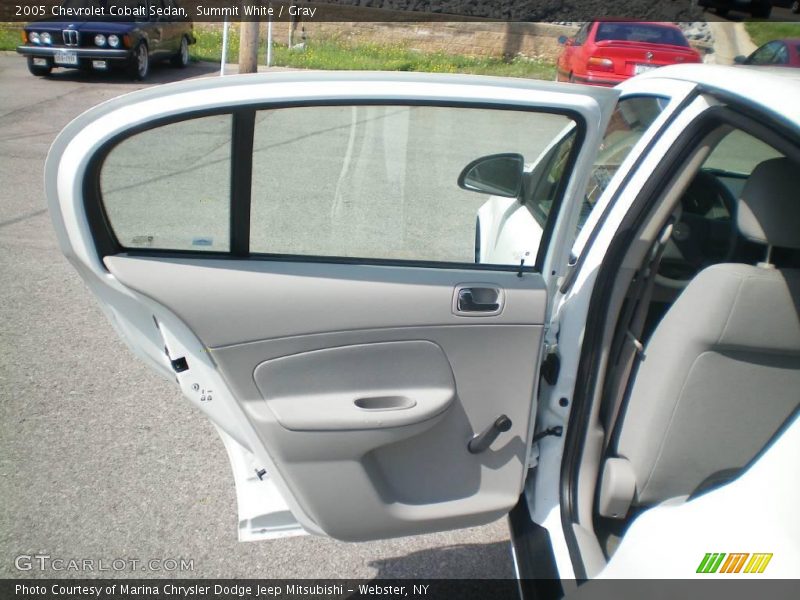 Summit White / Gray 2005 Chevrolet Cobalt Sedan