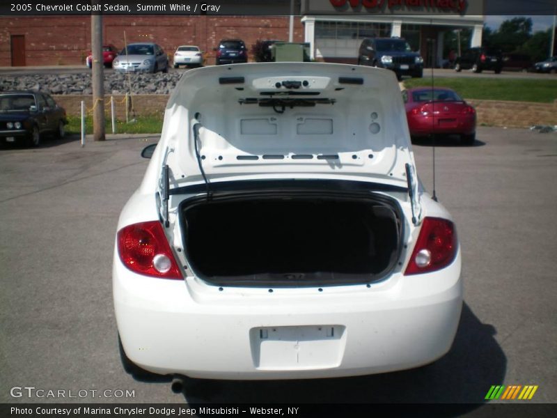 Summit White / Gray 2005 Chevrolet Cobalt Sedan