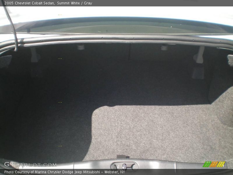 Summit White / Gray 2005 Chevrolet Cobalt Sedan