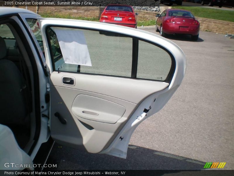 Summit White / Gray 2005 Chevrolet Cobalt Sedan