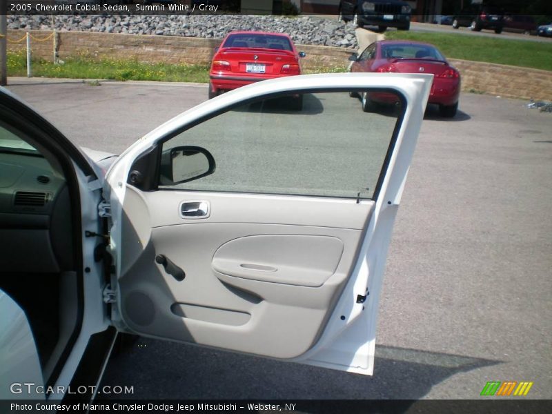 Summit White / Gray 2005 Chevrolet Cobalt Sedan