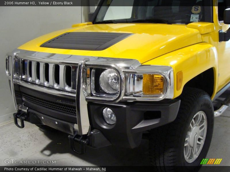 Yellow / Ebony Black 2006 Hummer H3
