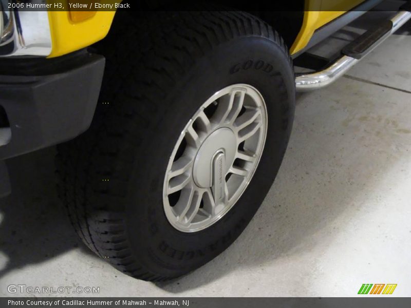 Yellow / Ebony Black 2006 Hummer H3