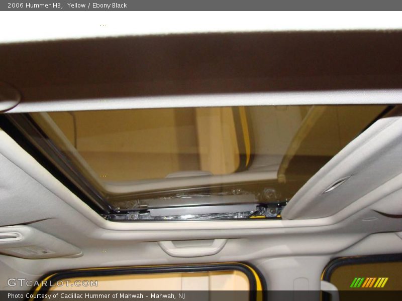 Yellow / Ebony Black 2006 Hummer H3