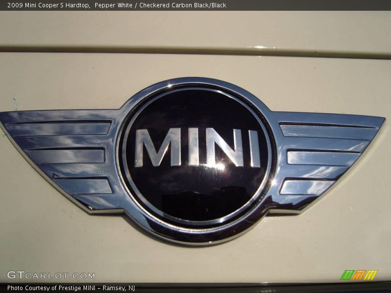 Pepper White / Checkered Carbon Black/Black 2009 Mini Cooper S Hardtop
