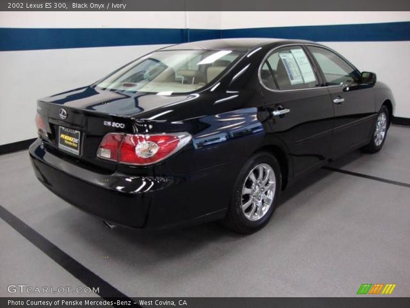 Black Onyx / Ivory 2002 Lexus ES 300
