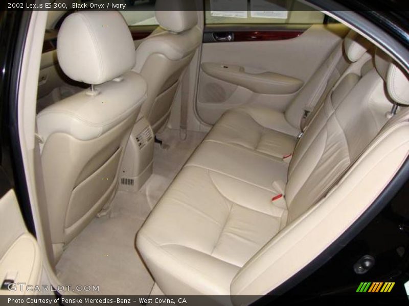 Black Onyx / Ivory 2002 Lexus ES 300