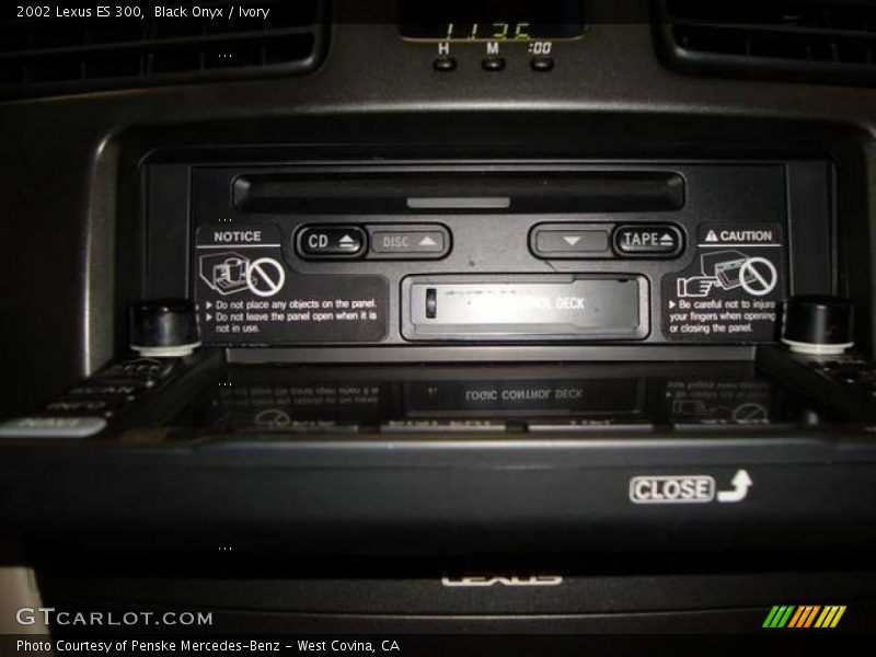 Black Onyx / Ivory 2002 Lexus ES 300