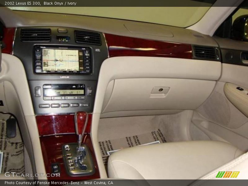 Black Onyx / Ivory 2002 Lexus ES 300